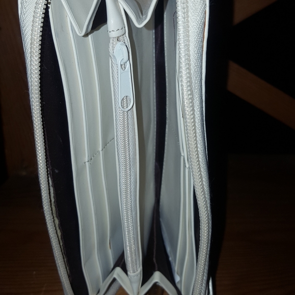 Multi pocket purse with strap - Picture 5 of 7